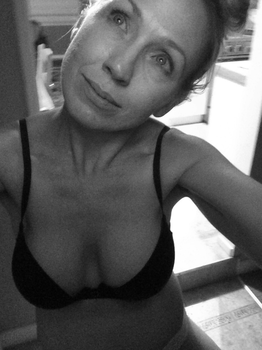 Kristen's manic Facebook selfie